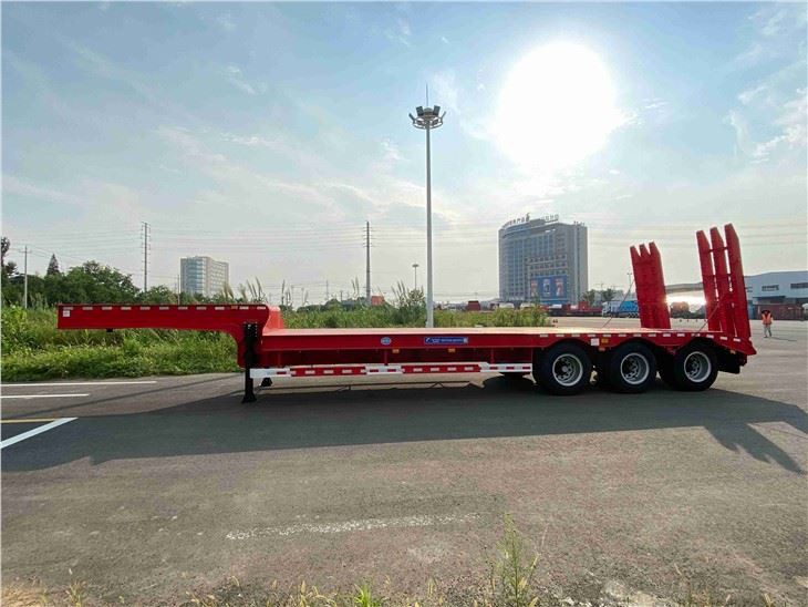 कमिंस 8.3L इंजन LHD या RHD के साथ 20 टन 6 × 4 बॉक्स ट्रक;